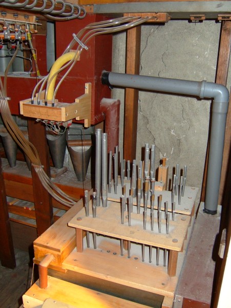 Die frühere Orgel der Kirche