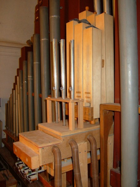Die frühere Orgel der Kirche