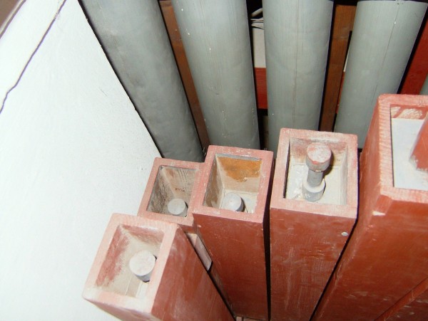 Die frühere Orgel der Kirche